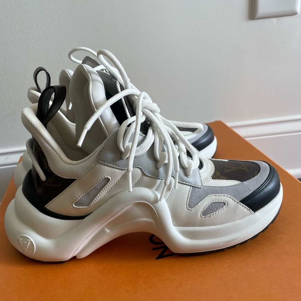 Louis Vuitton Size 7.5 Sneakers - Pristine Condition - Picture 3 of 4